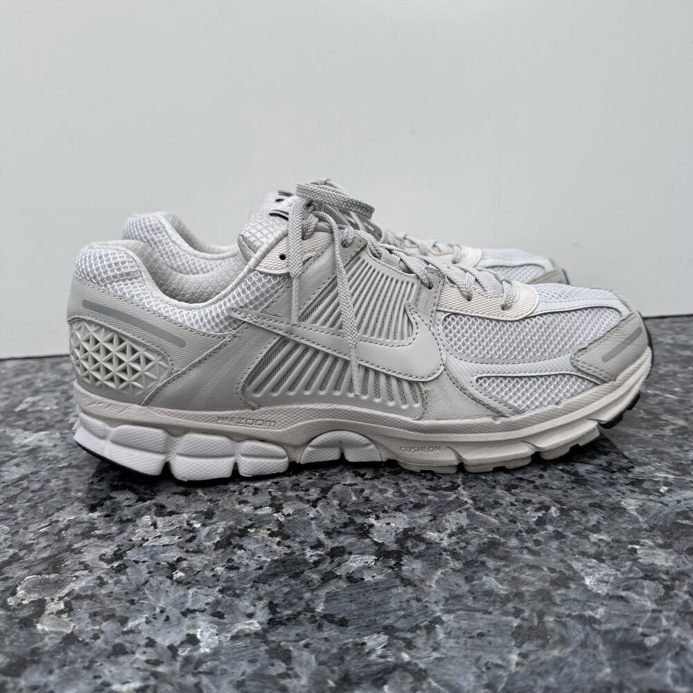 Nike Zoom Vomero 5 Vast Grey Mens Size 10.5 Athletic Retro Shoes Sneakers